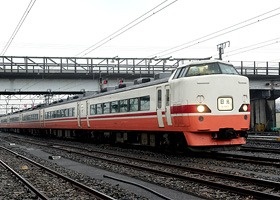 東武線直通用の485系塗装を施した183系「彩野」