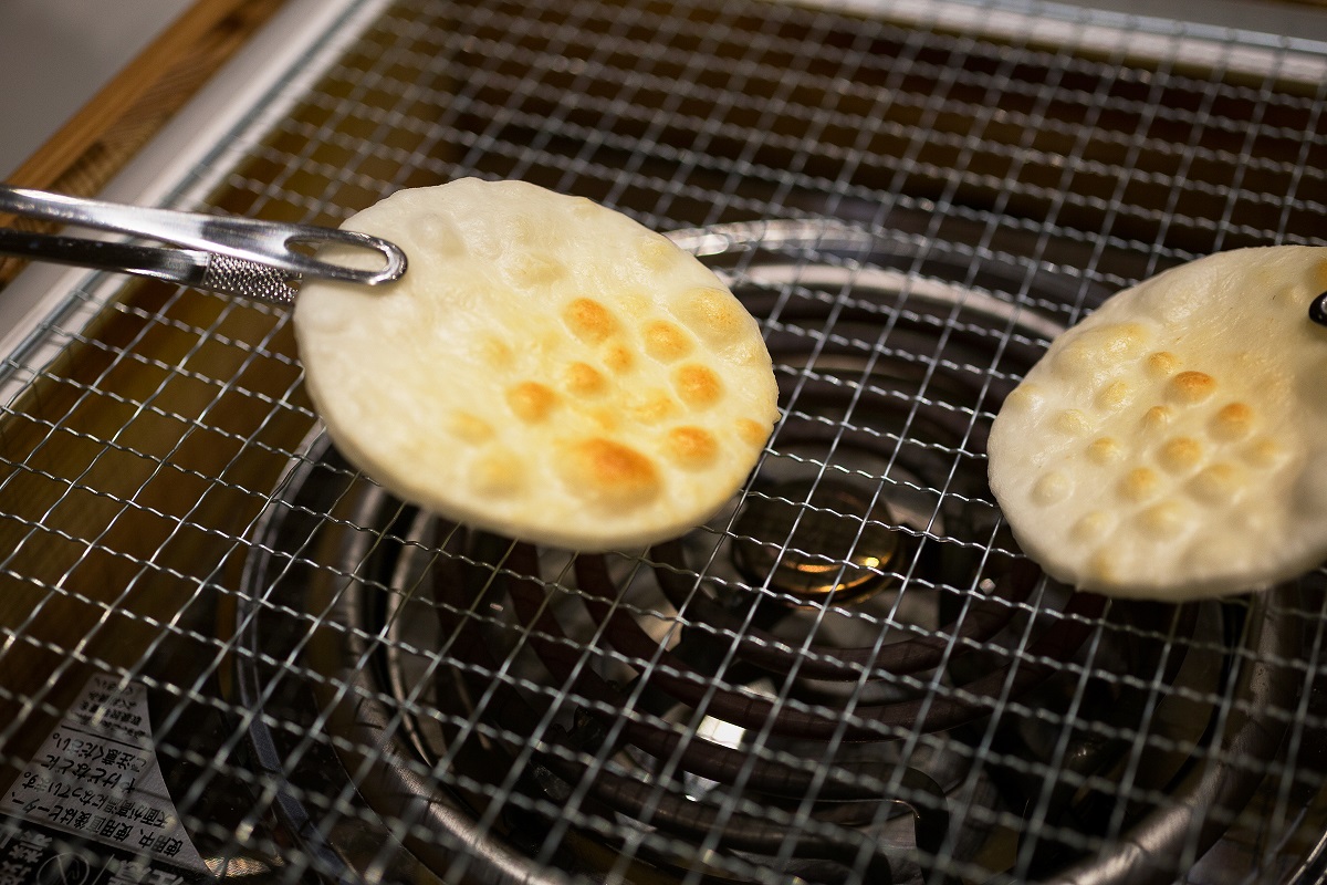 せんべい焼きコーナー