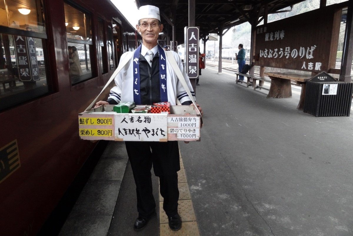 人吉駅弁やまぐち」の名物おじさん（菖蒲さん）