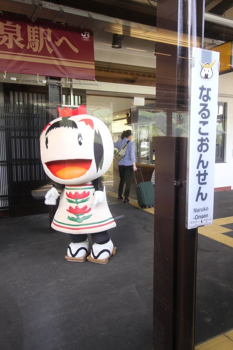 陸羽東線（奥の細道湯けむりライン）鳴子温泉駅鳴子温泉イメージキャラクターなる子ちゃん