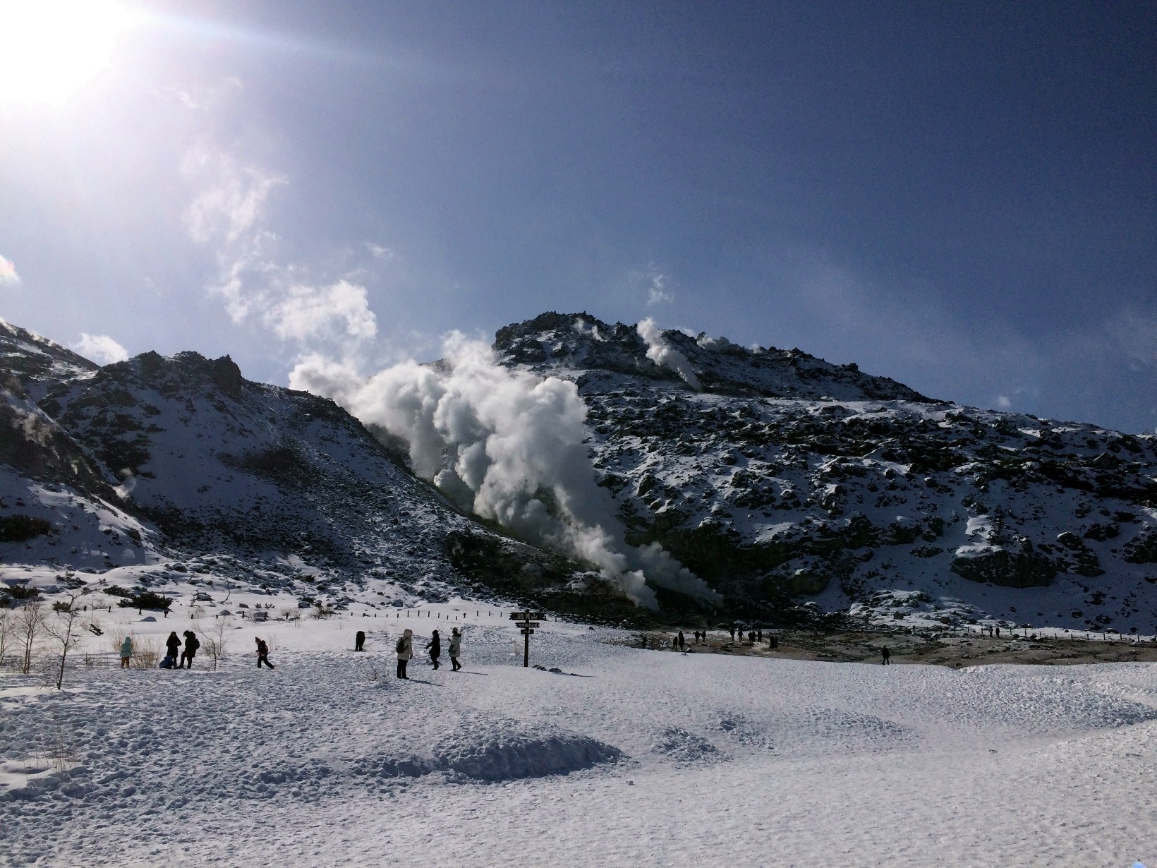 冬の硫黄山