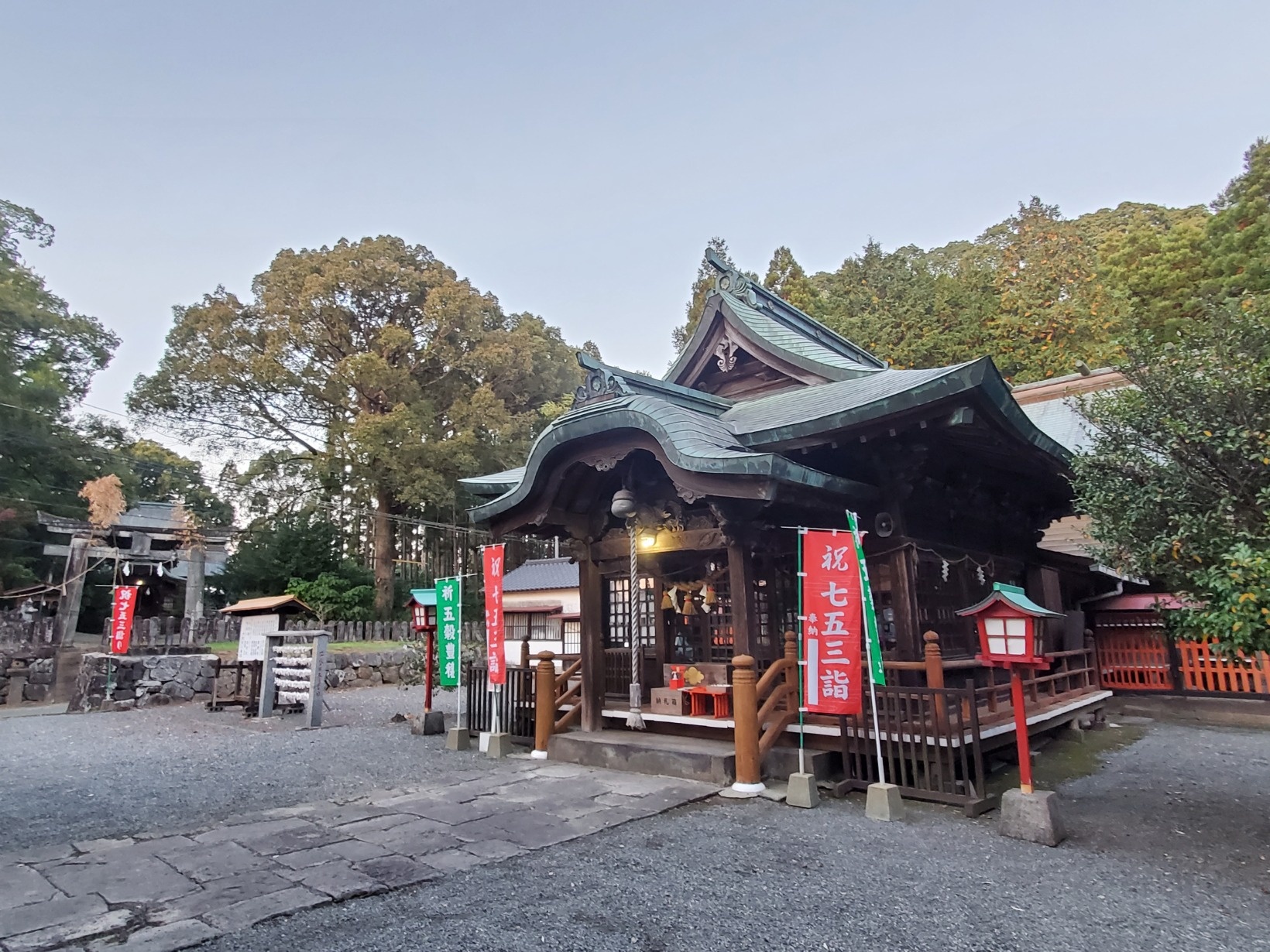 伊倉南八幡宮の境内と北八幡宮の鳥居