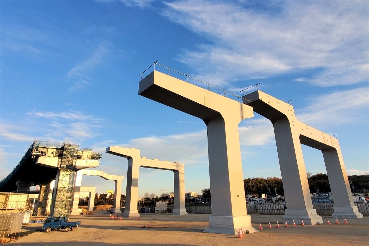 大船駅から田谷の洞窟に至る途中の、工事中の圏央道の一部。