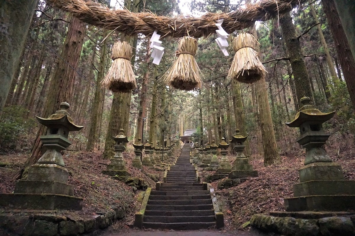 上色見熊野座神社の参道