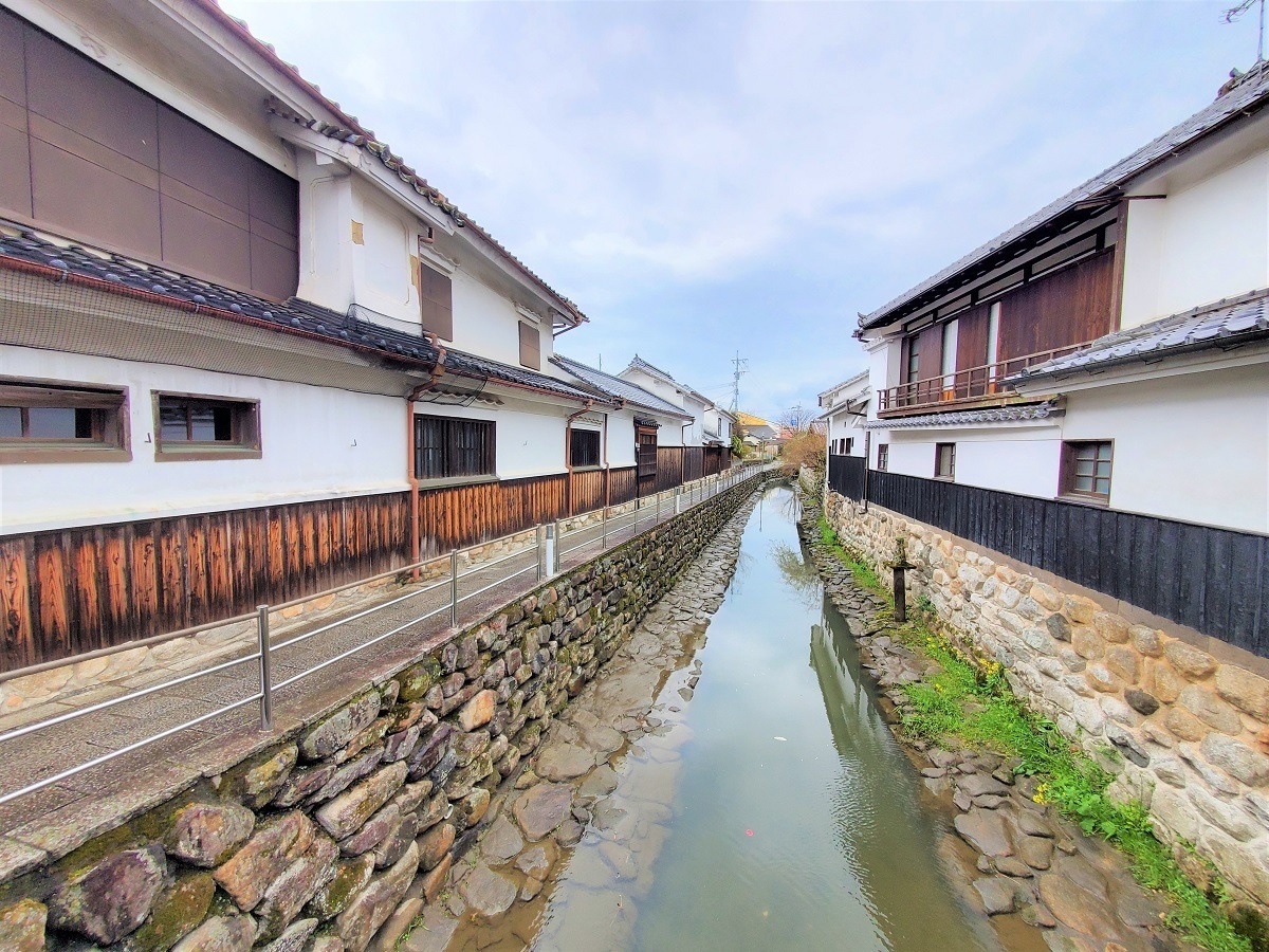 筑後吉井の白壁土蔵造りの町並み