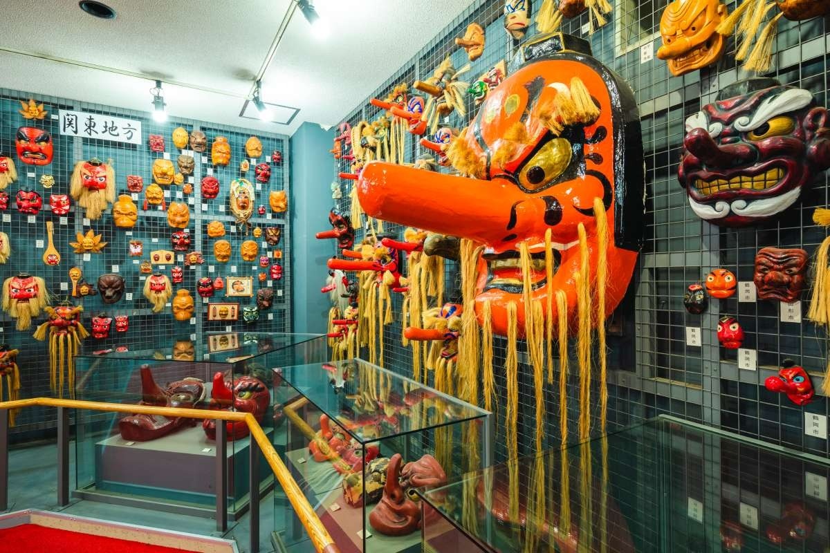 全国から集められた天狗にまつわる展示がずらり。入館は無料