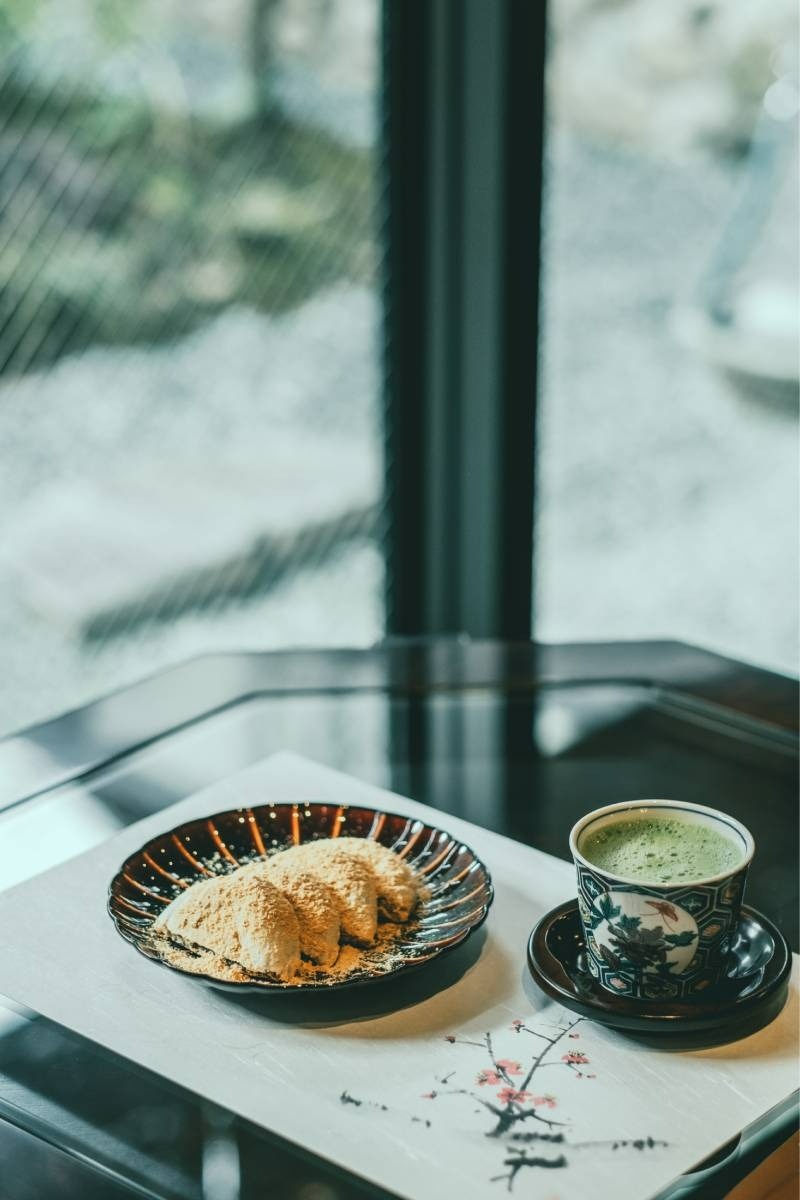 きな粉をまぶした黄金餅400円