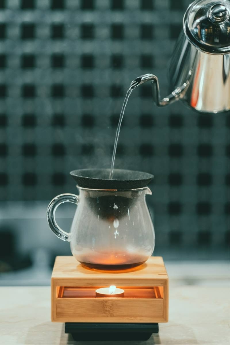 ハンドドリップで一杯ずつ丁寧に淹れるコーヒー