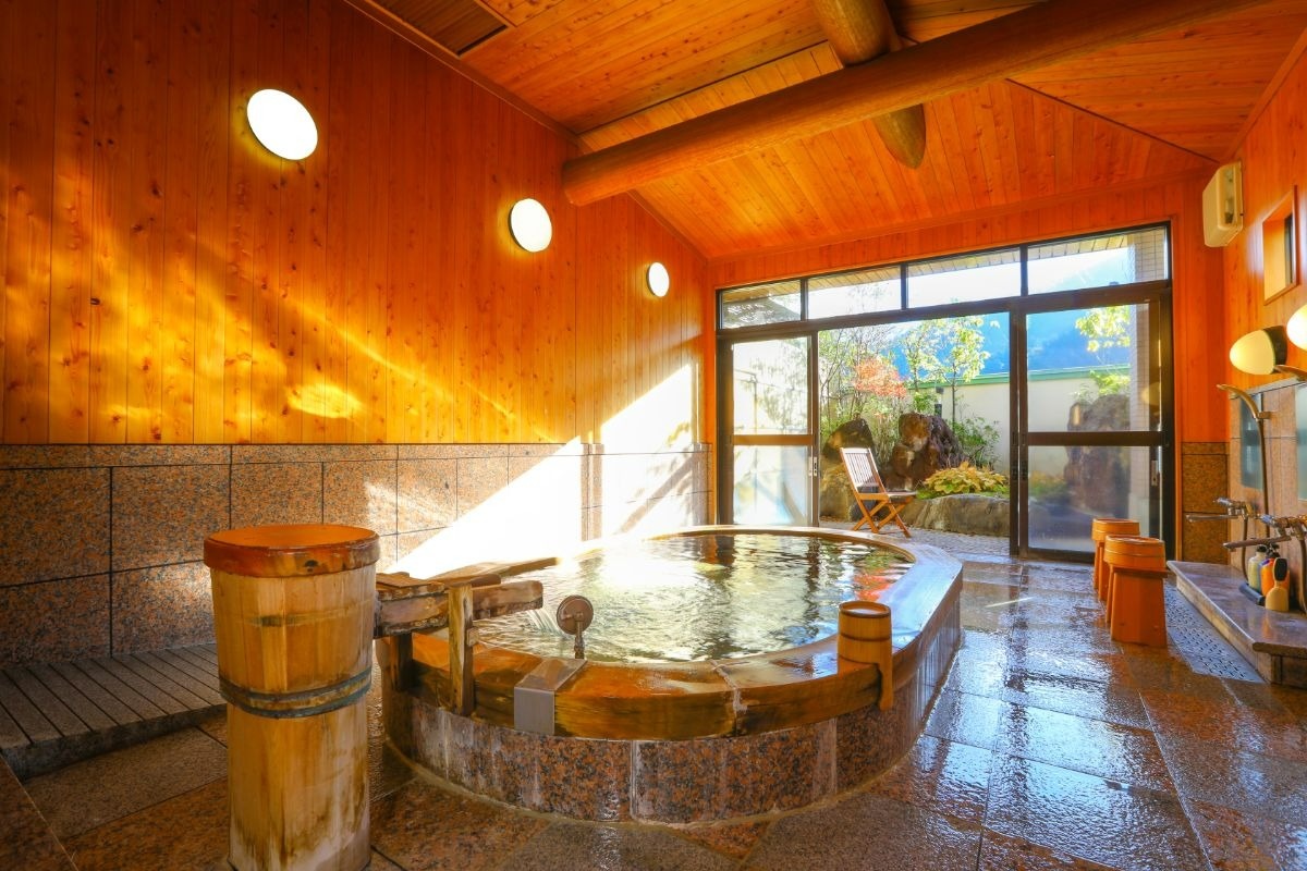 貸切風呂は2つ。ほかに露天風呂と内湯がある