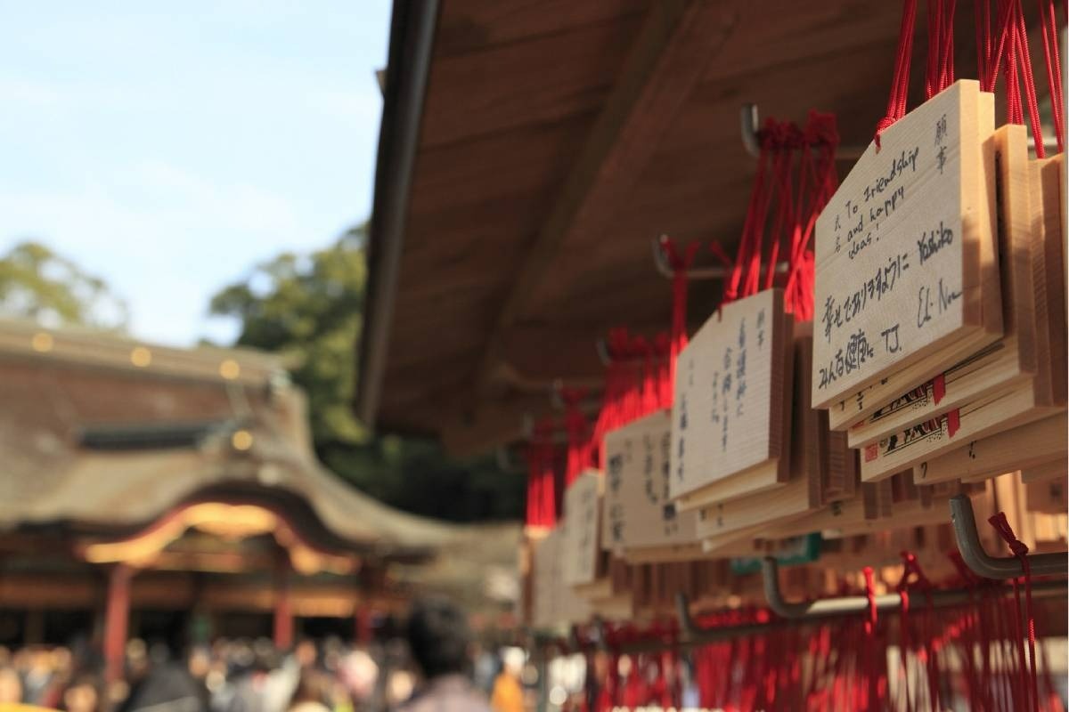 学問の神様、道真公に肖（あやか）ろうと多くの受験生が訪れる