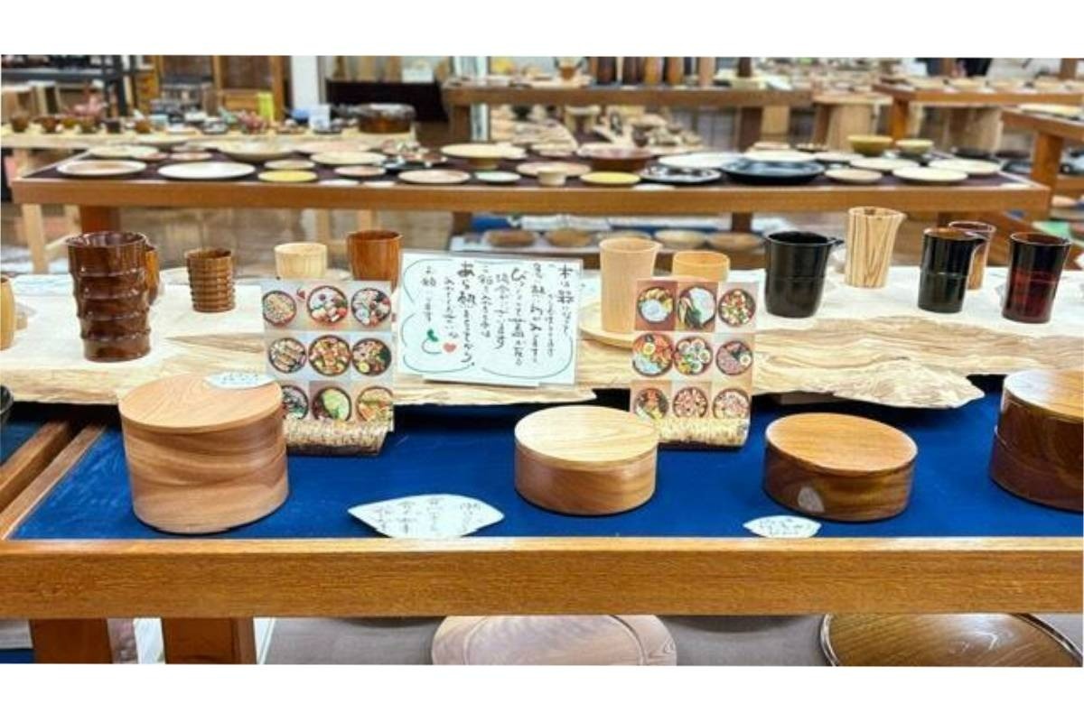 木の香りが漂う店内