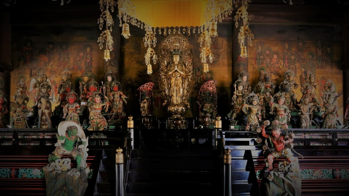 仏像がたくさん