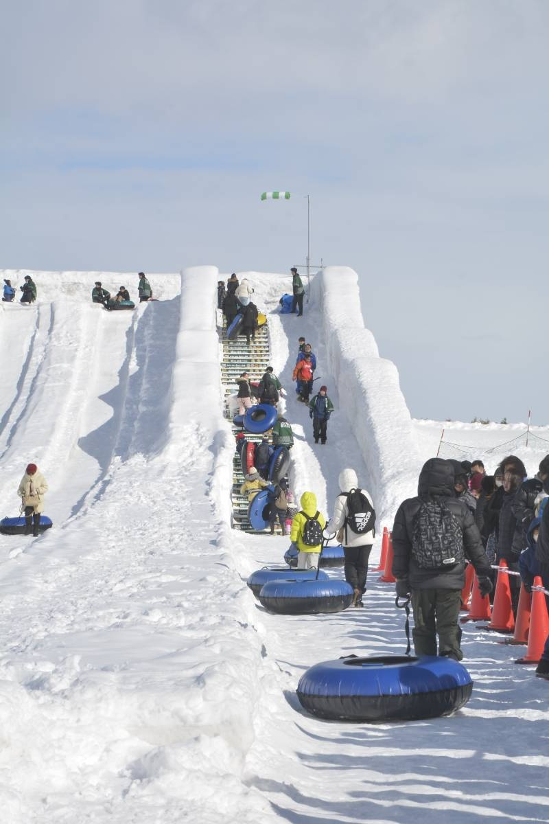 つどーむ会場ではスノースライダーが登場