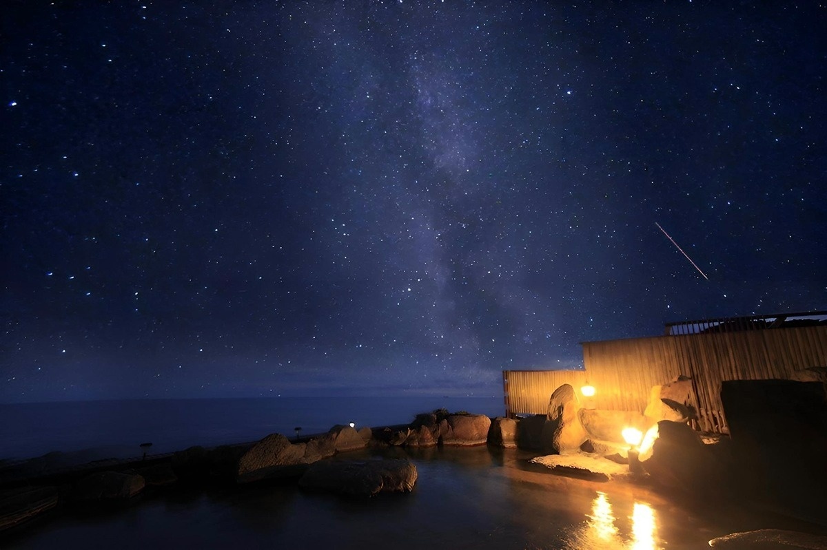 満天の星と海を見渡せる露天風呂