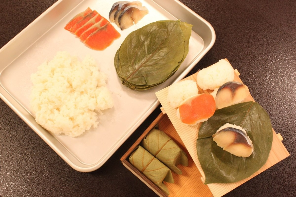 さば、さけの柿の葉すしづくりに挑戦