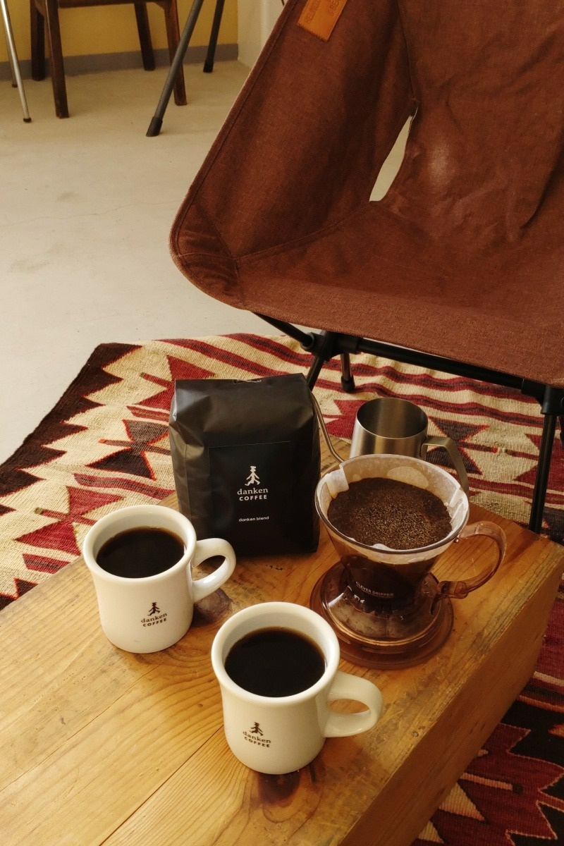 ブラジル産の豆をベースにコロンビア・タンザニア産の豆をブレンドしたやわらかで甘味のある「danken Blend」レギュラー320円