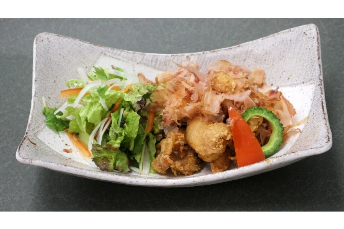 指宿産の鰹節をまぶした唐揚げ、「いぶから」780円