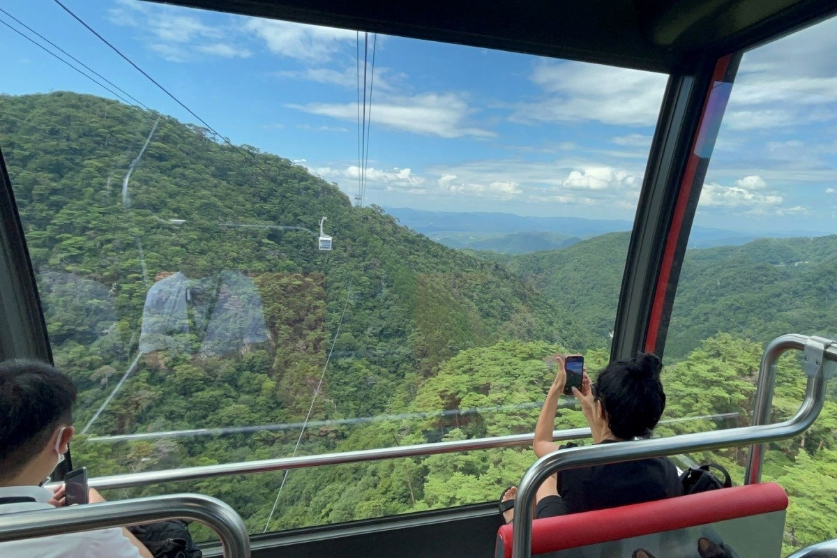 ガラス面が足元まで広がるゴンドラからの見晴らしは最高！