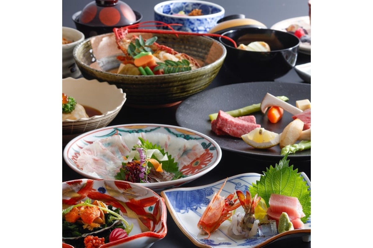 明石の海の幸や丹波の山の幸満載の料理が並ぶ