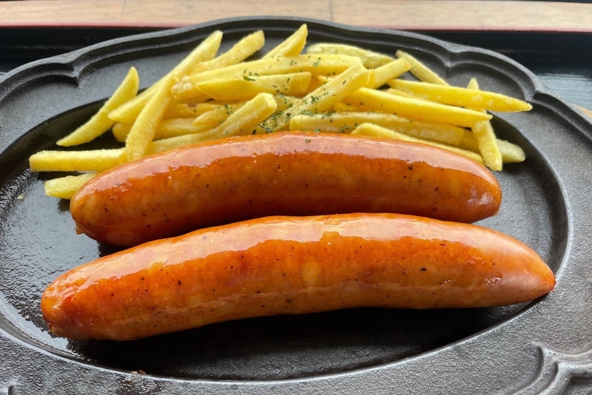 本場ドイツスタイルのスモークソーセージ、スモークブルスト2本盛り1400円