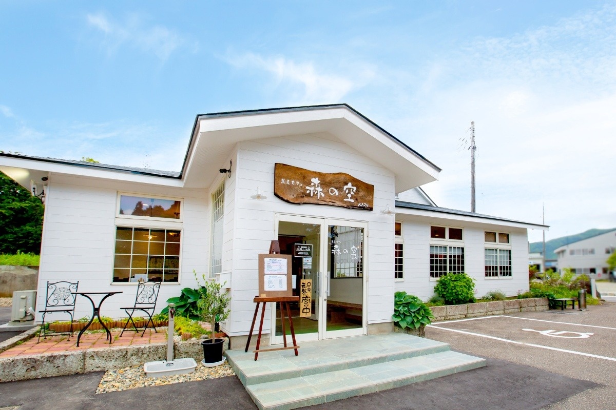 蕎麦をカフェスタイルの空間でいただけると評判