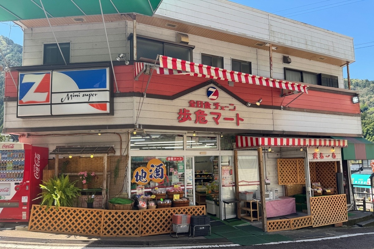 駅近なのでお土産選びにも便利