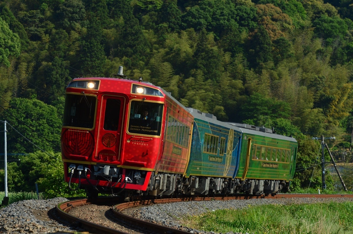 観光列車「四国まんなか千年ものがたり」