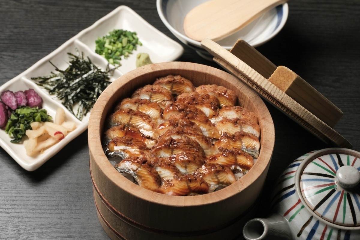 元祖瓦そばと並ぶたかせの名物、うなめし（2530円）
