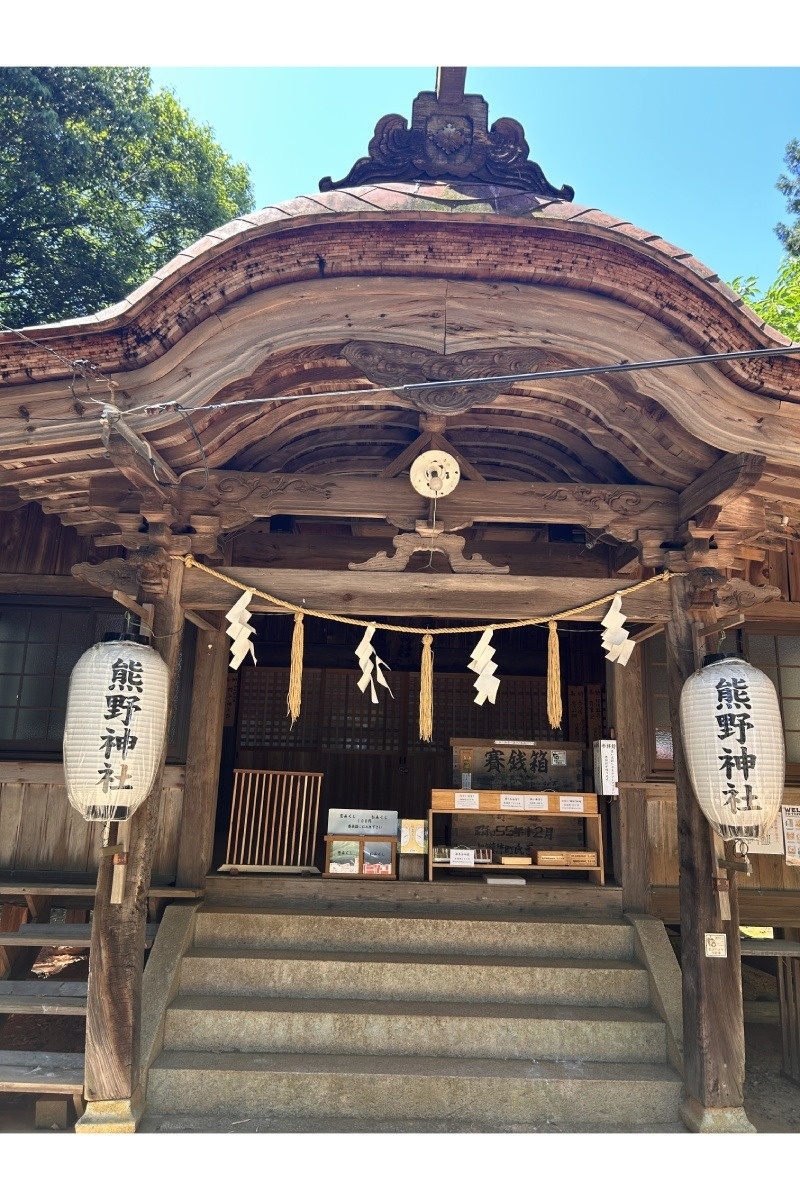 山頂に熊野三山の祭神、熊野権現が祭られている