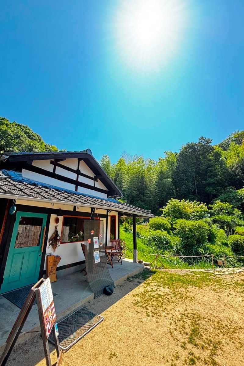 住宅街から少し入るだけで里山の空気が流れる