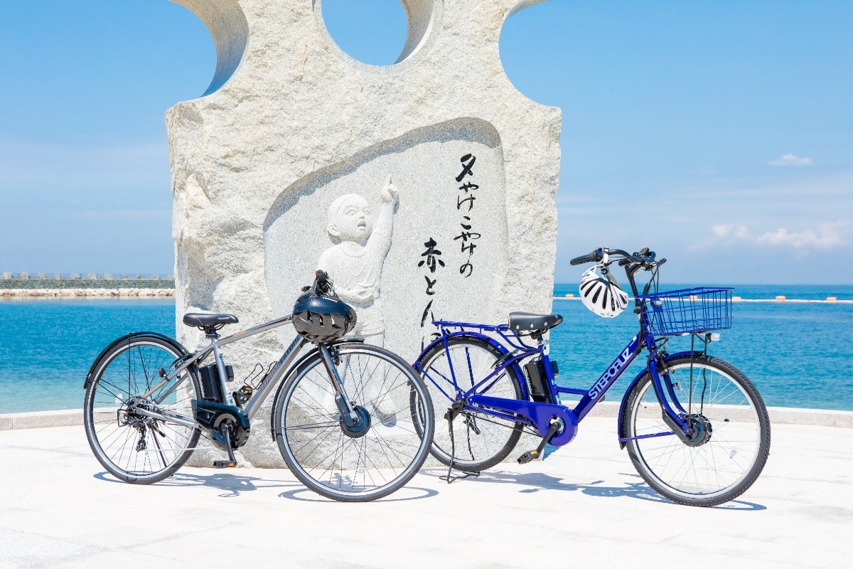 Eバイク（電動アシスト付き自転車）をレンタルすると市内を巡るのも楽々。半日（4時間）2000円～