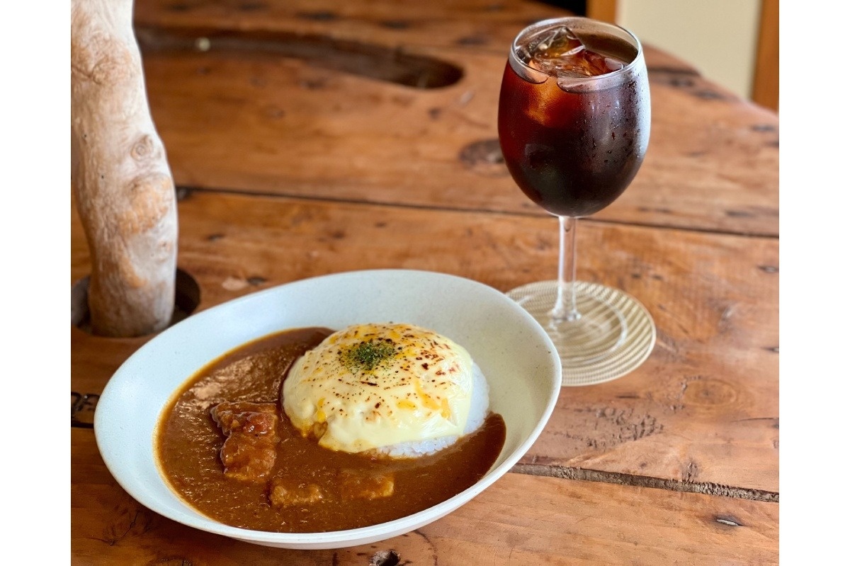 朝の人気メニューは朝チーズカレー（650円）&アイスコーヒー（700円）