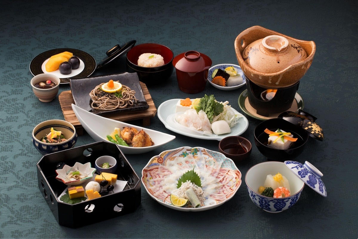 10月には冬の味覚フグを取り入れた会席料理が登場