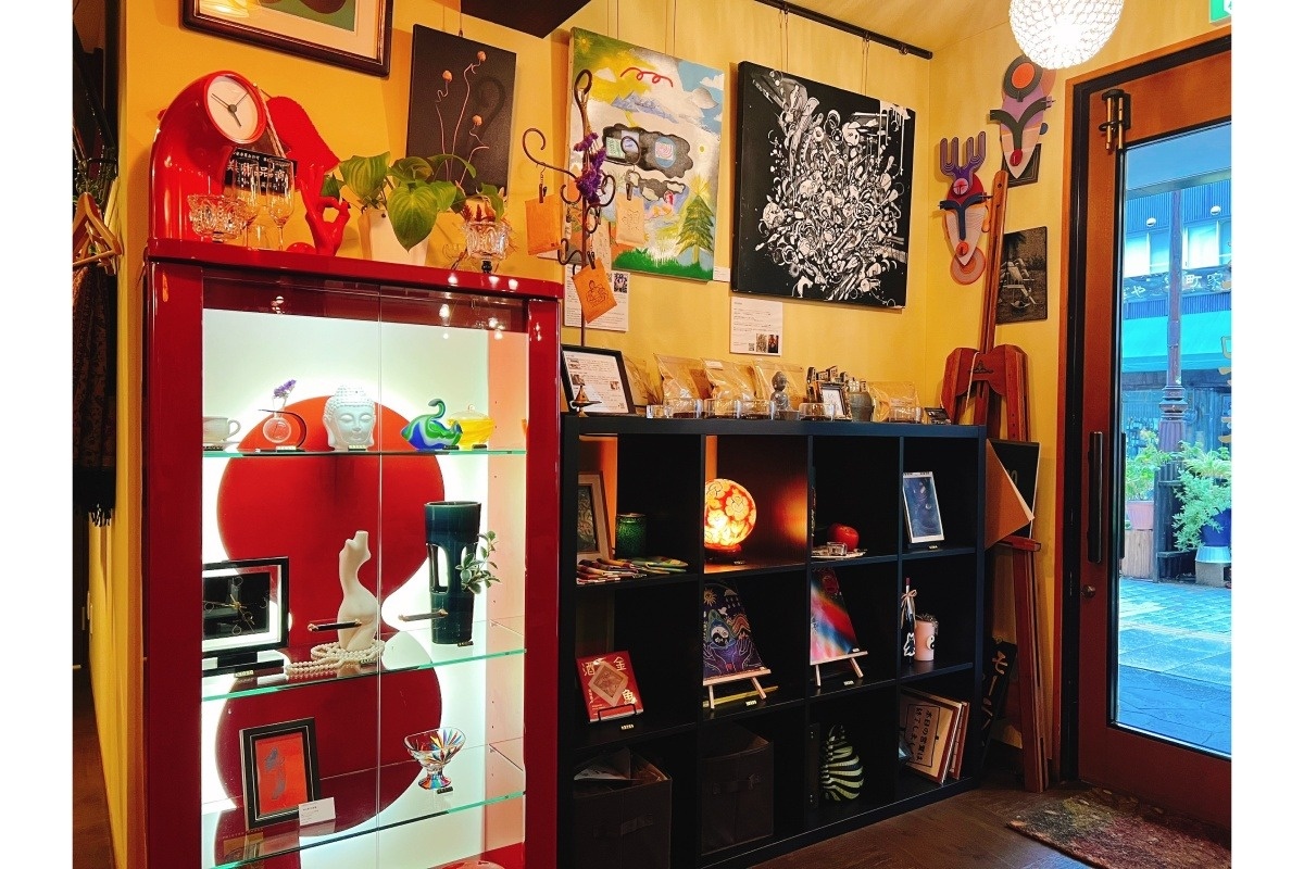 アーティスト夫婦のセンスが光る作品も見逃がせない