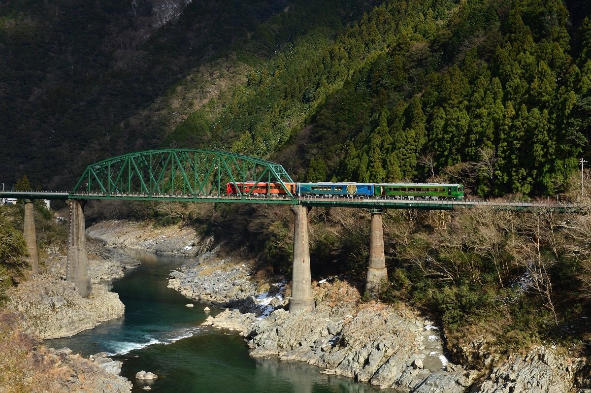 四国に行ったら、徳島～香川間を走る観光列車「四国まんなか千年ものがたり」がおすすめ