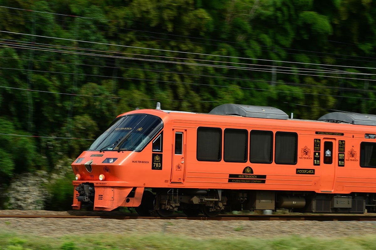 ハウステンボスーオレンジの車両に乗ってオランダの街並みへ 天然木を使った車内も魅力 The列車 トレたび 鉄道 旅行情報サイト