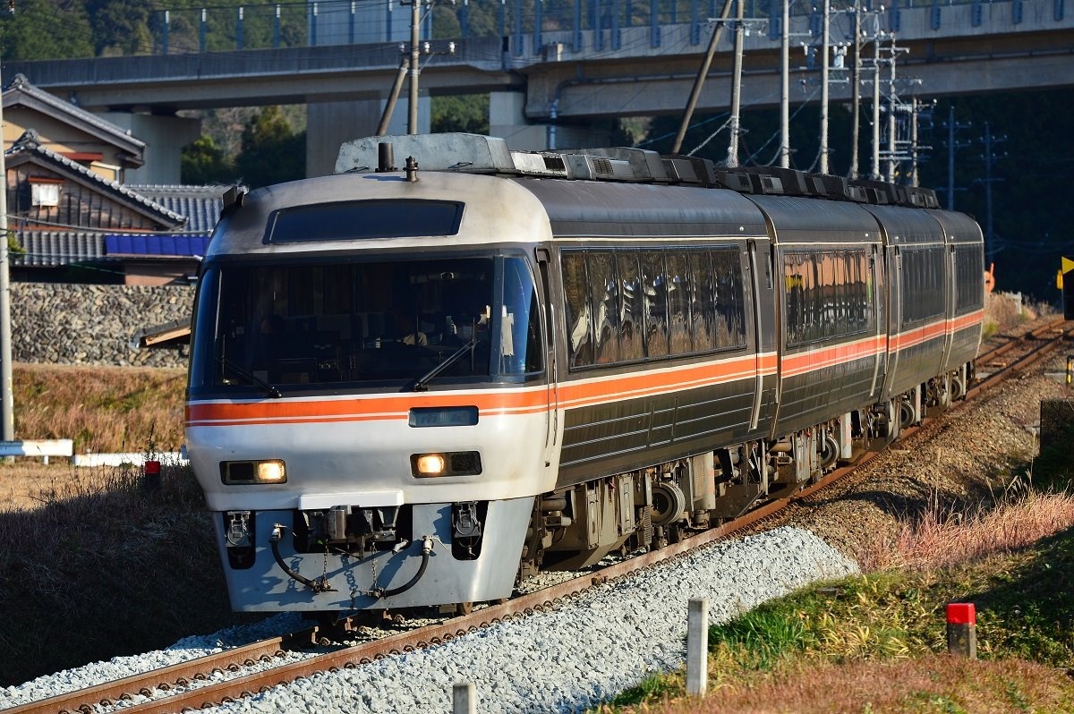 特急 しなの パノラマさながらの車窓から 絶景中の絶景 姨捨 を見よう The列車 トレたび 鉄道 旅行情報サイト