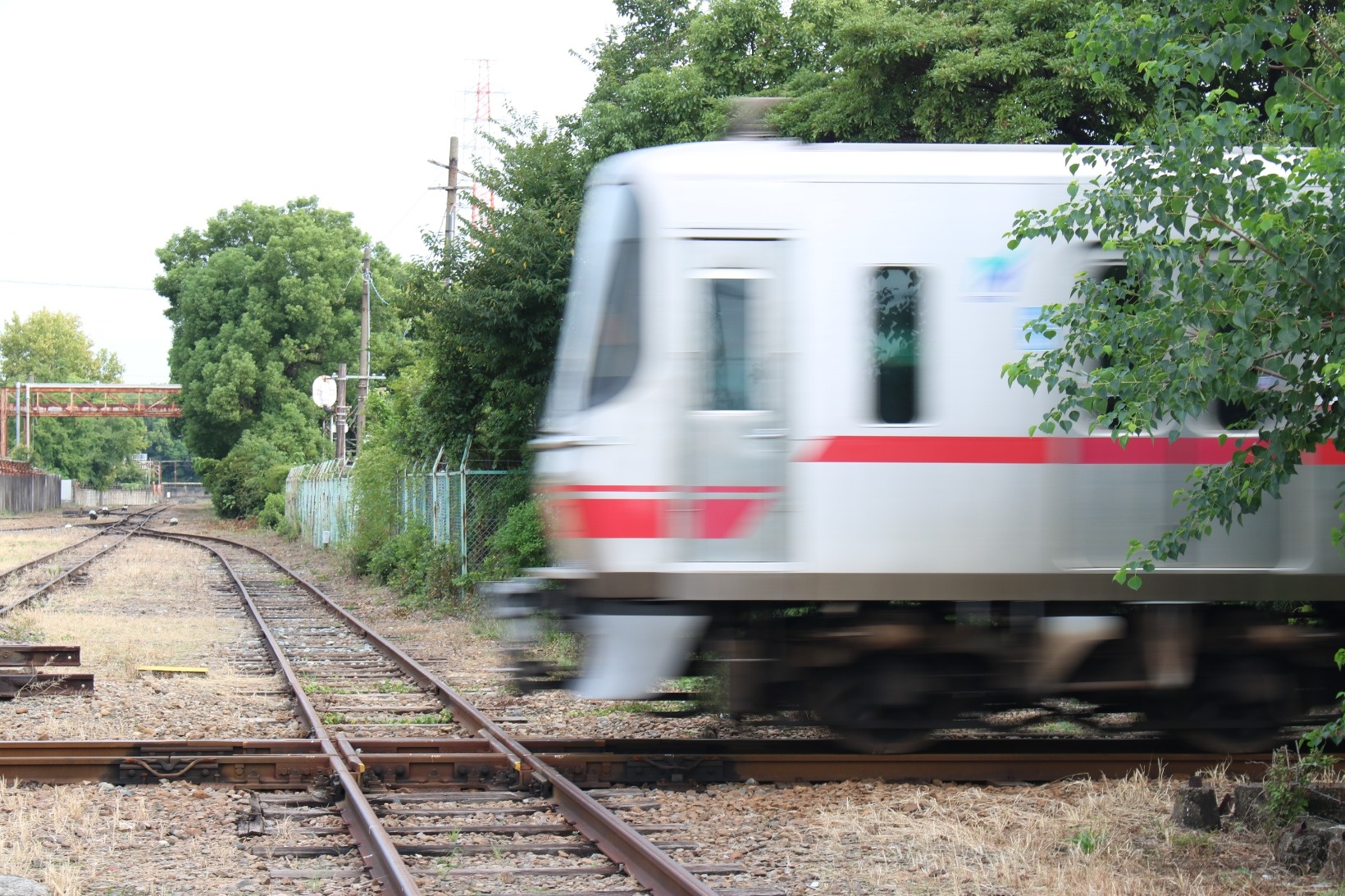 中京編では、小さな鉄道路線へ。名鉄築港線には、このような平面クロスのレールがあります