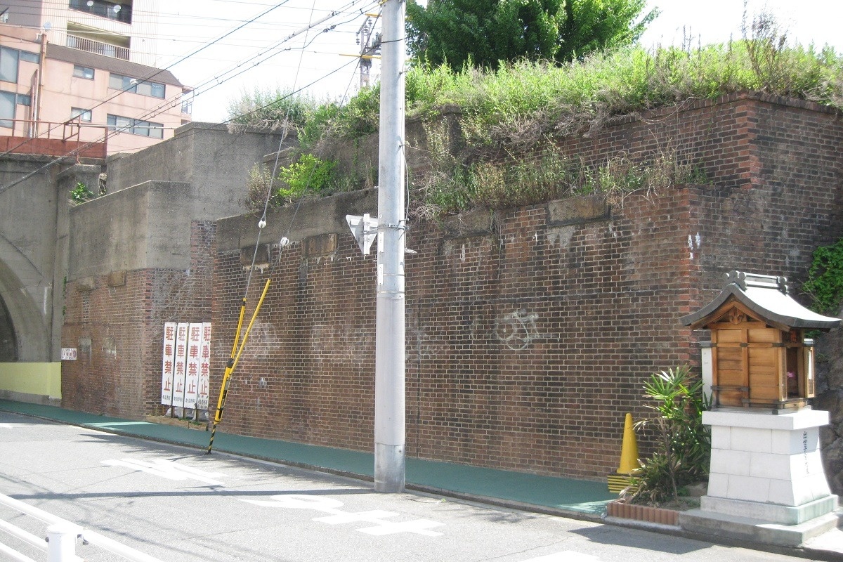 関西編では、廃線跡巡りへ。旧桜宮線のレンガ積み橋台跡は重厚