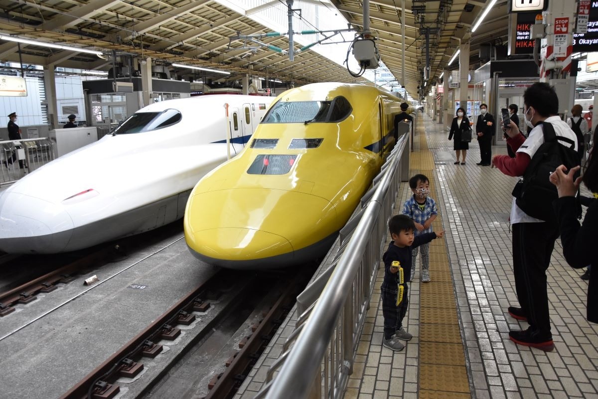 ドクターイエロー　東京駅