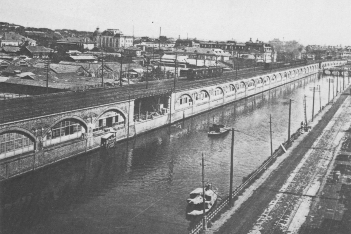 完成当時の有楽町～新橋間の高架橋（『日本国有鉄道百年写真史』より転載）