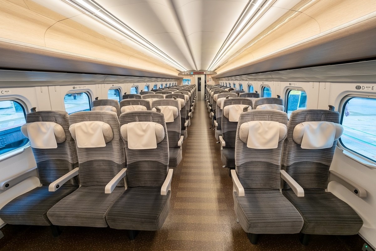 E5系　車内　普通車