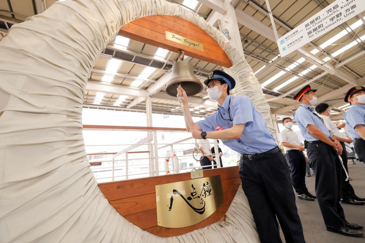 岡山駅　ホーム　ラ・マル 備前長船　八点鐘