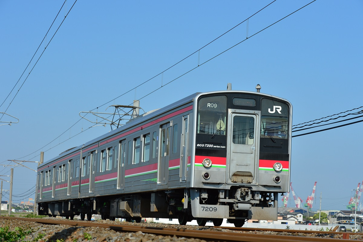 JR四国　7200系（121系リニューアル）