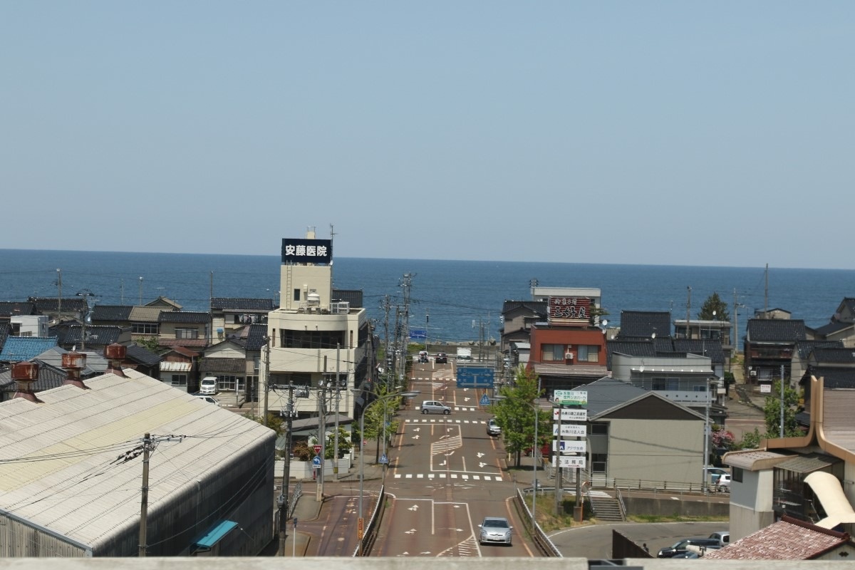 北陸新幹線　車窓　日本海
