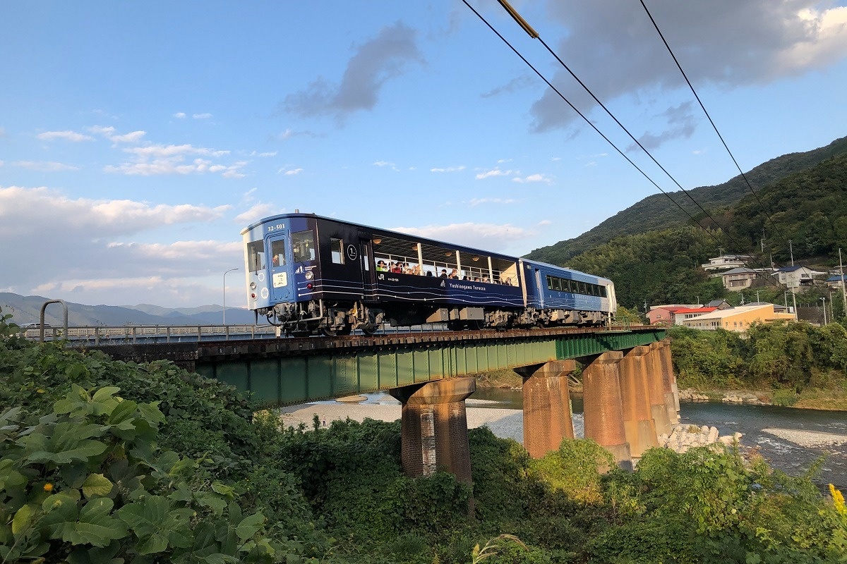 藍よしのがわトロッコ 徳島の伝統 藍 を 愛 せよ 人気駅弁もふるってご紹介 The列車 トレたび 鉄道 旅行情報サイト