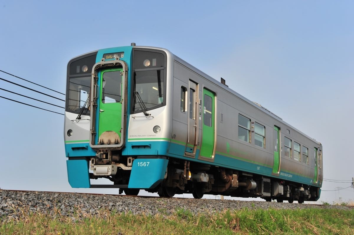 1500型 Jr四国 高徳線や牟岐線の絶景をバックに走る姿がいとおしい Ecoな車両 トレたび 鉄道 旅行情報サイト
