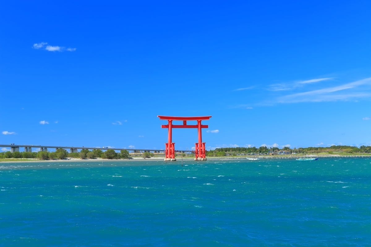 弁天島観光シンボルタワー「赤鳥居」