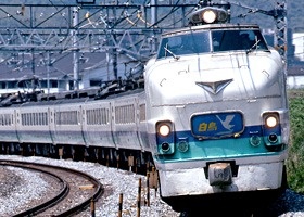 大阪〜青森間の特急「白鳥」に運用された新潟エリアのオリジナル塗色の車両