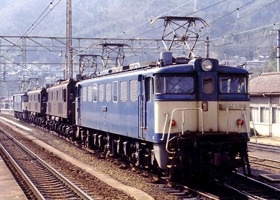 新系列の電気機関車で唯一デッキが付けられているEF60形改造のEF61形200番台